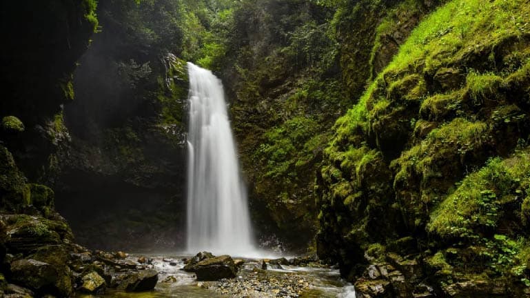 رحلة يلوا والحمامات الكبريتية