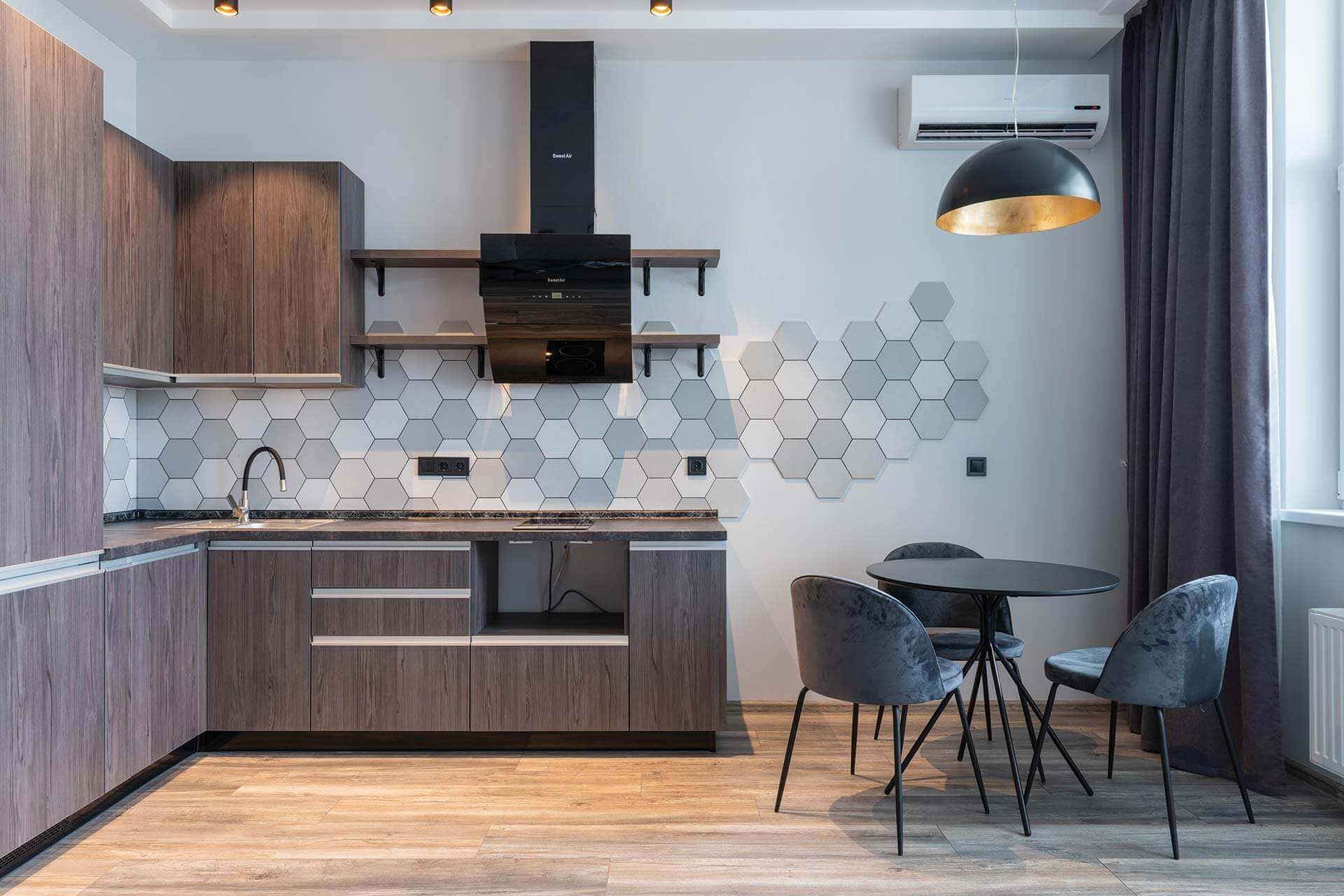 اكتشاف أماكن مغامرات غير معروفة للمستكشفين في مختلف أنحاء العالم